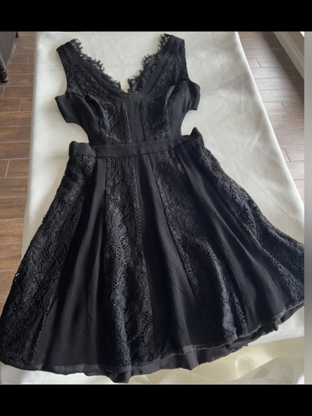 50%off🎊Marciano cotton blend cut-out lace mini dress